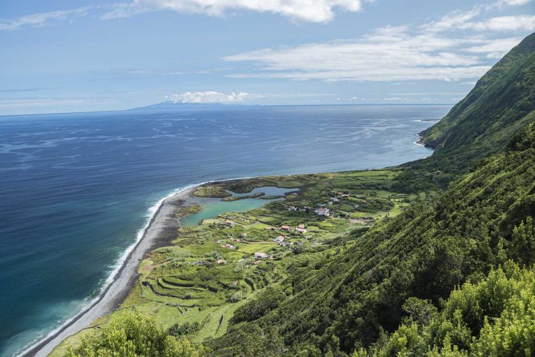 Nos Açores, Trilhos Tradicionais da Fajã de Santo Cristo estão